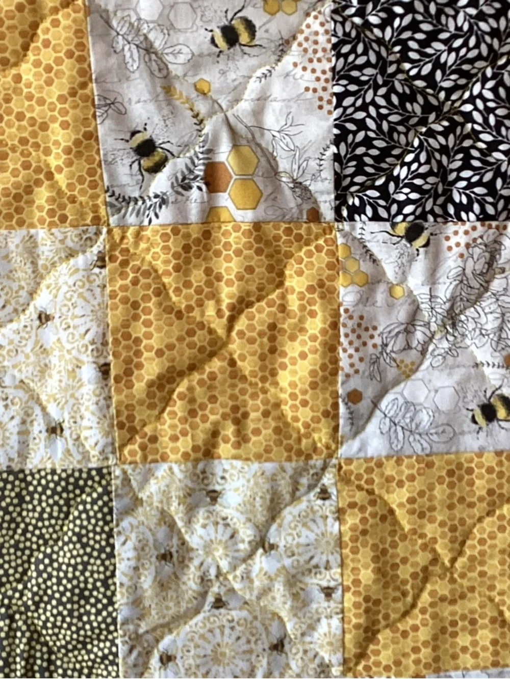 NWT. Hand Crafted Honey Bees Quilt